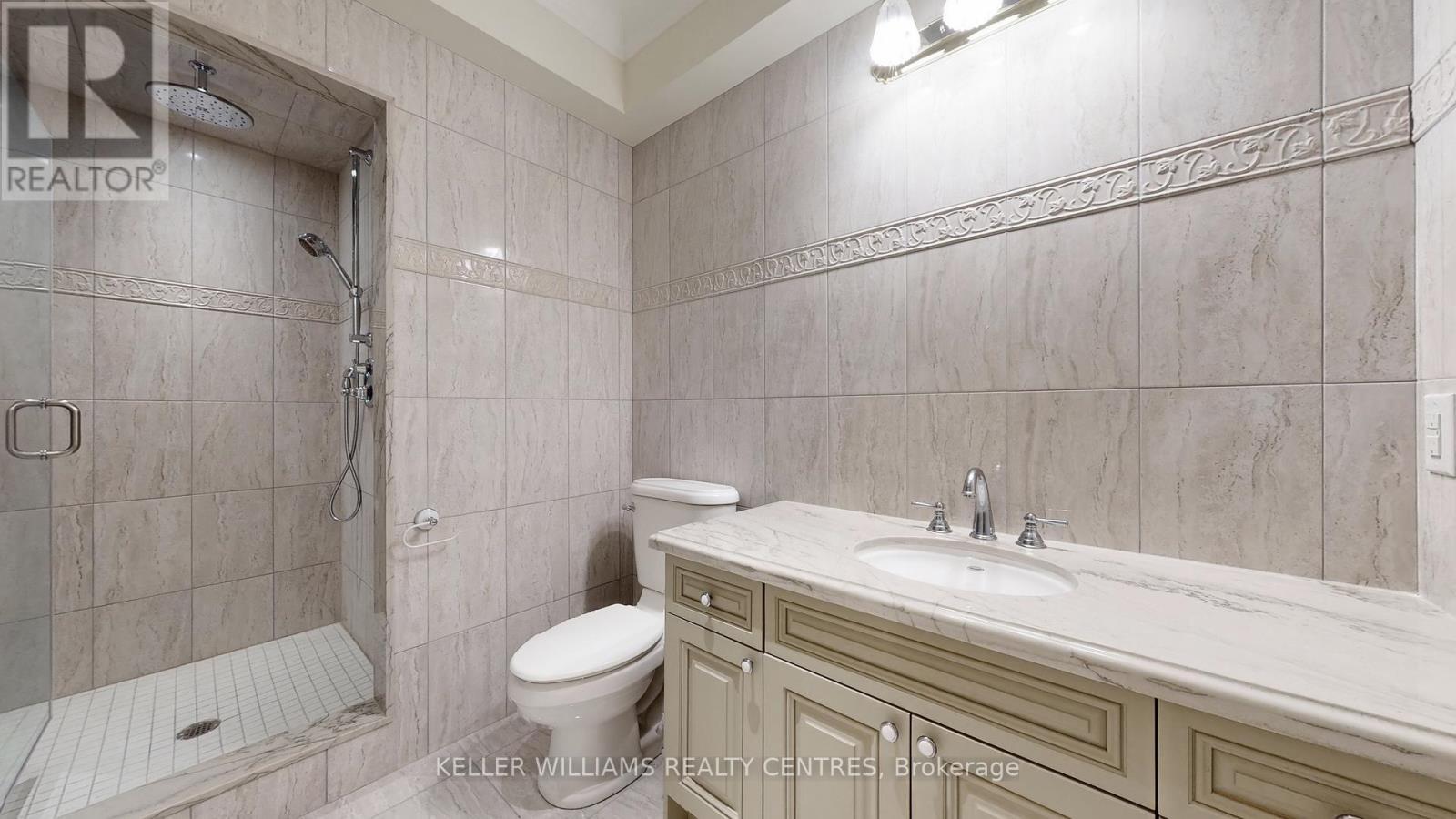 33 Maple Grove Avenue, Richmond Hill, ON - Indoor Photo Showing Bathroom
