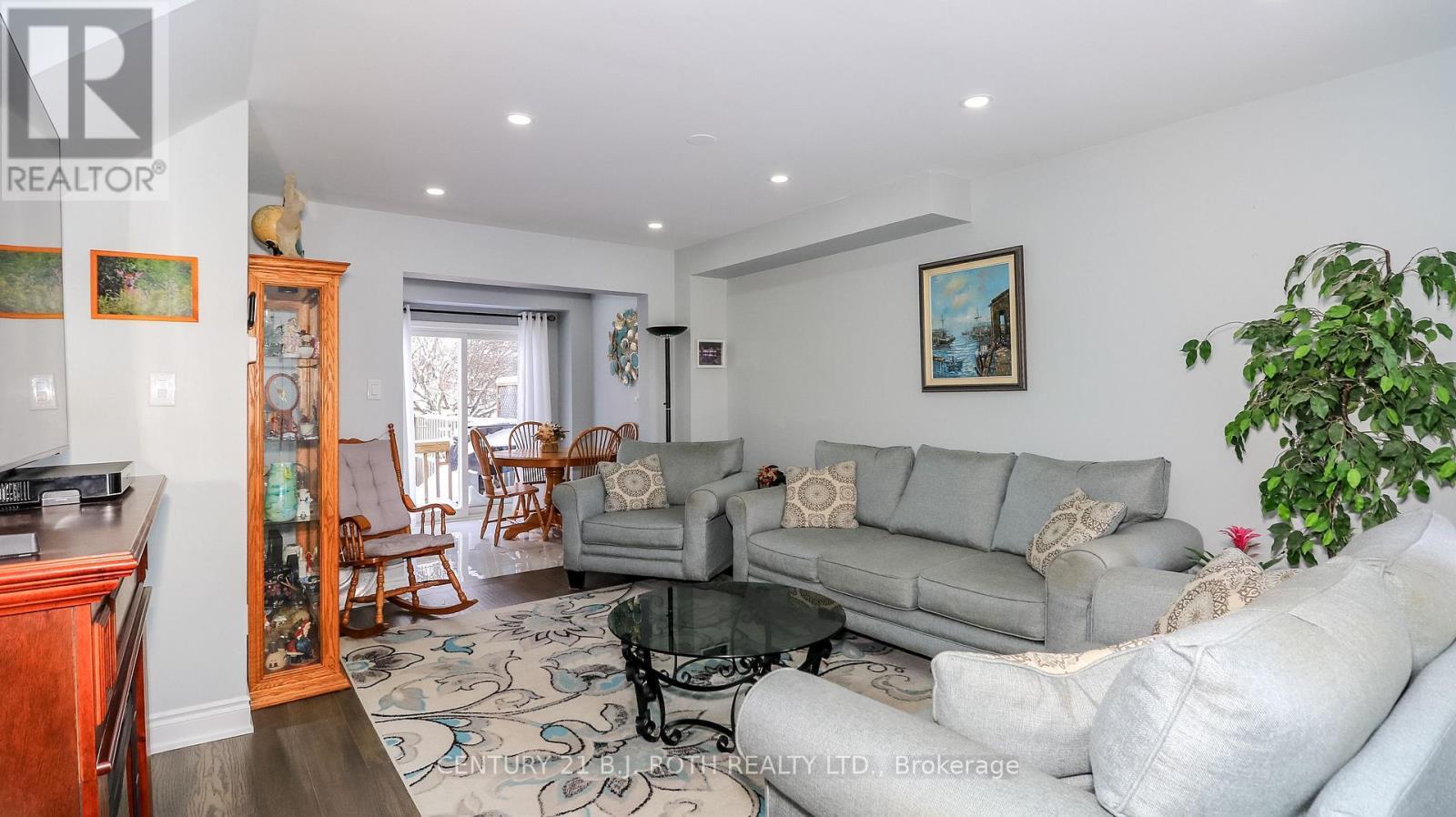 3 Coleman Drive, Barrie, ON - Indoor Photo Showing Living Room