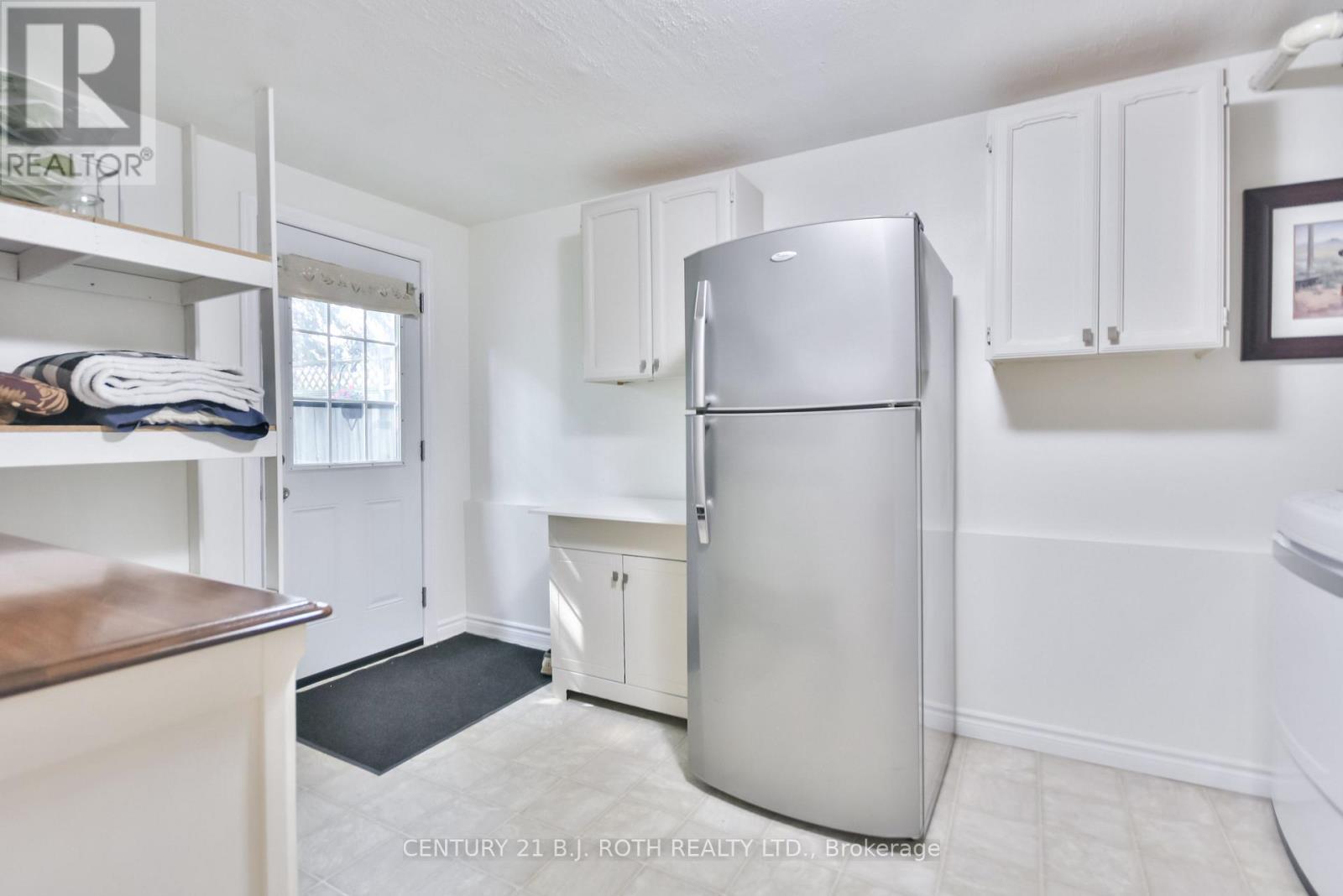 49 Ridgeway Avenue, Barrie, ON - Indoor