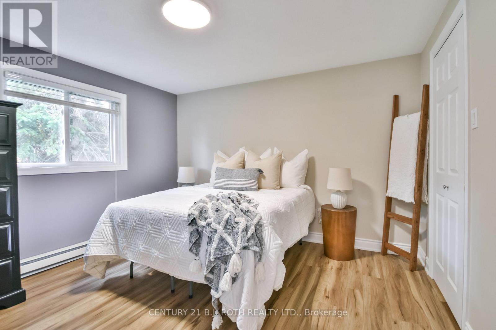 49 Ridgeway Avenue, Barrie, ON - Indoor Photo Showing Bedroom