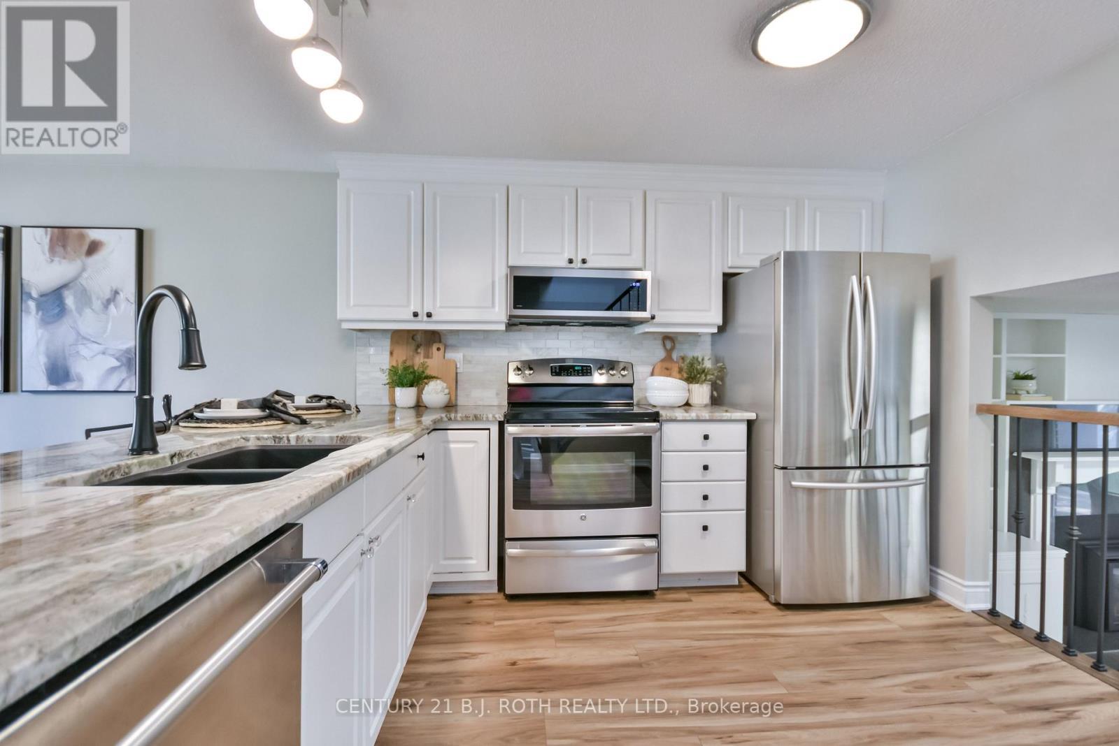 49 Ridgeway Avenue, Barrie, ON - Indoor Photo Showing Kitchen With Double Sink