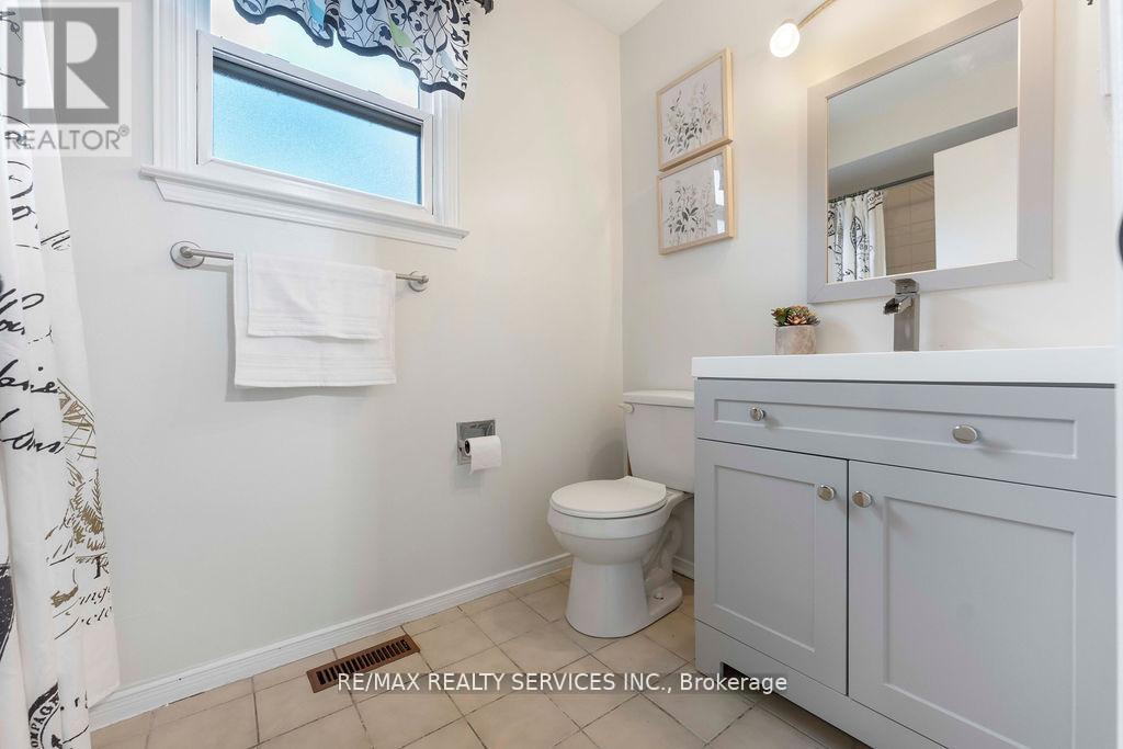 12 Nuttall Street, Brampton, ON - Indoor Photo Showing Bathroom