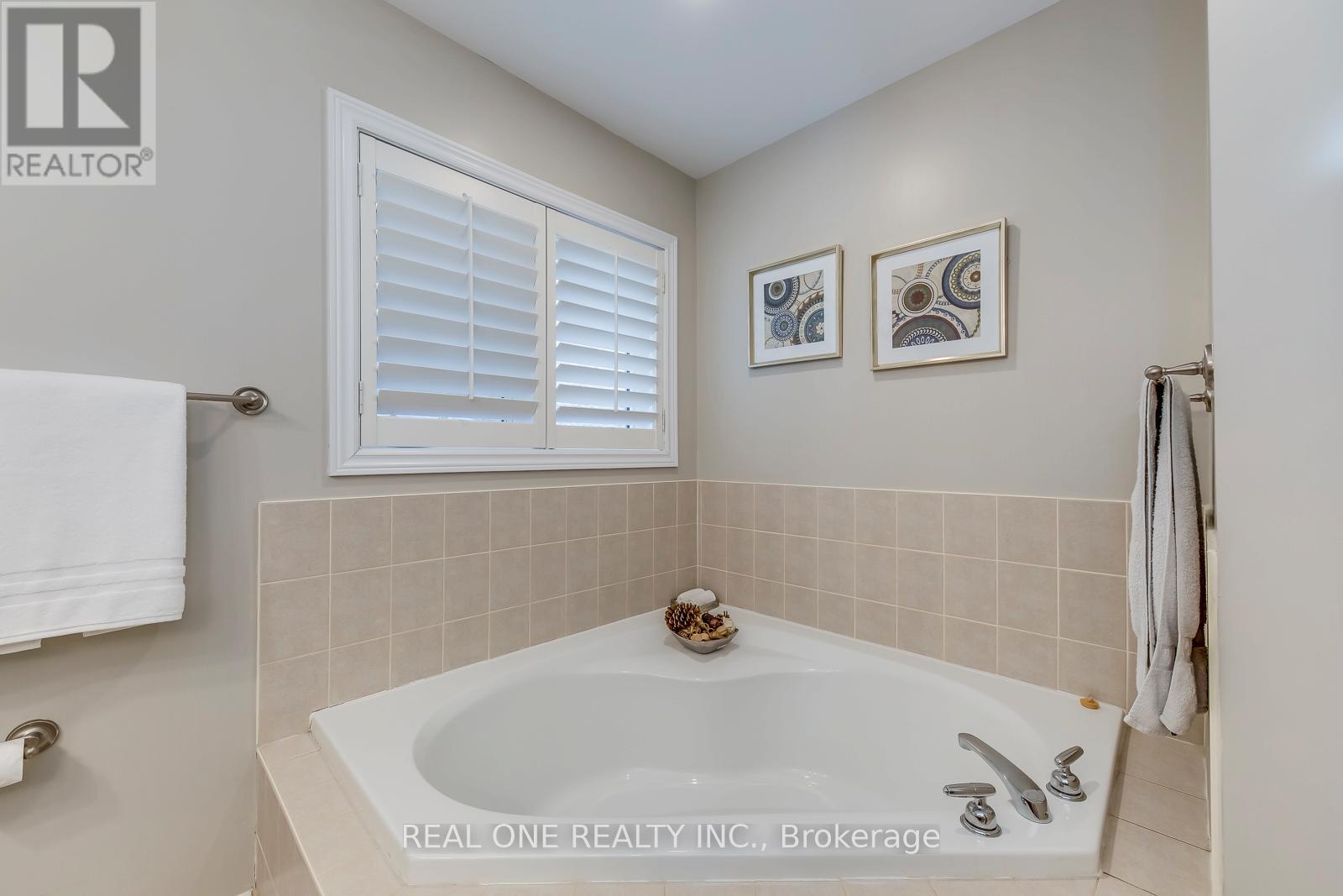 1247 Agram Drive, Oakville, ON - Indoor Photo Showing Bathroom