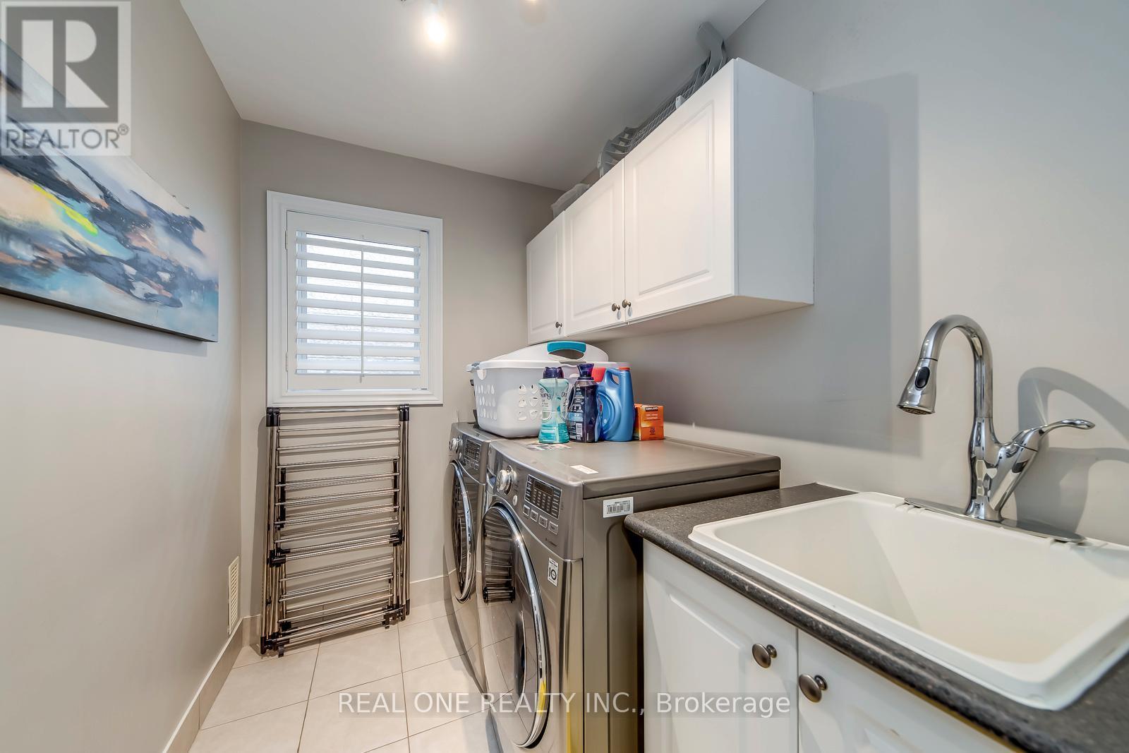 1247 Agram Drive, Oakville, ON - Indoor Photo Showing Laundry Room