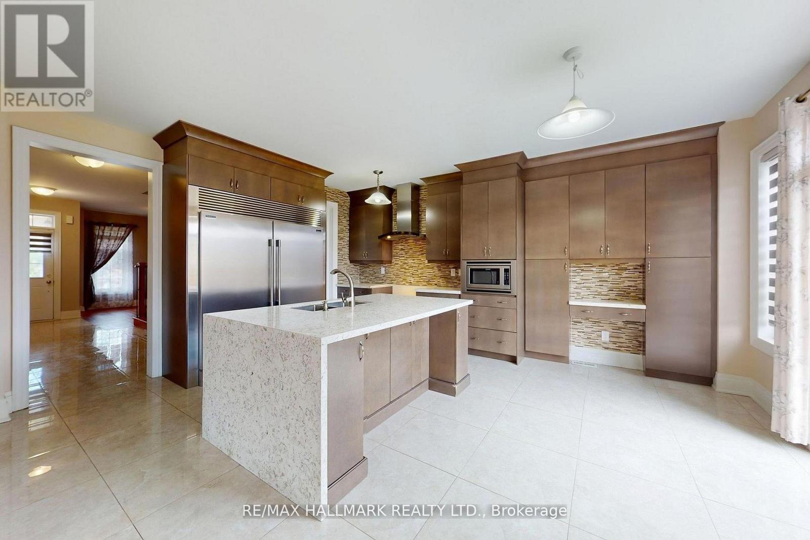 61 Mcisaac Drive, Springwater, ON - Indoor Photo Showing Kitchen