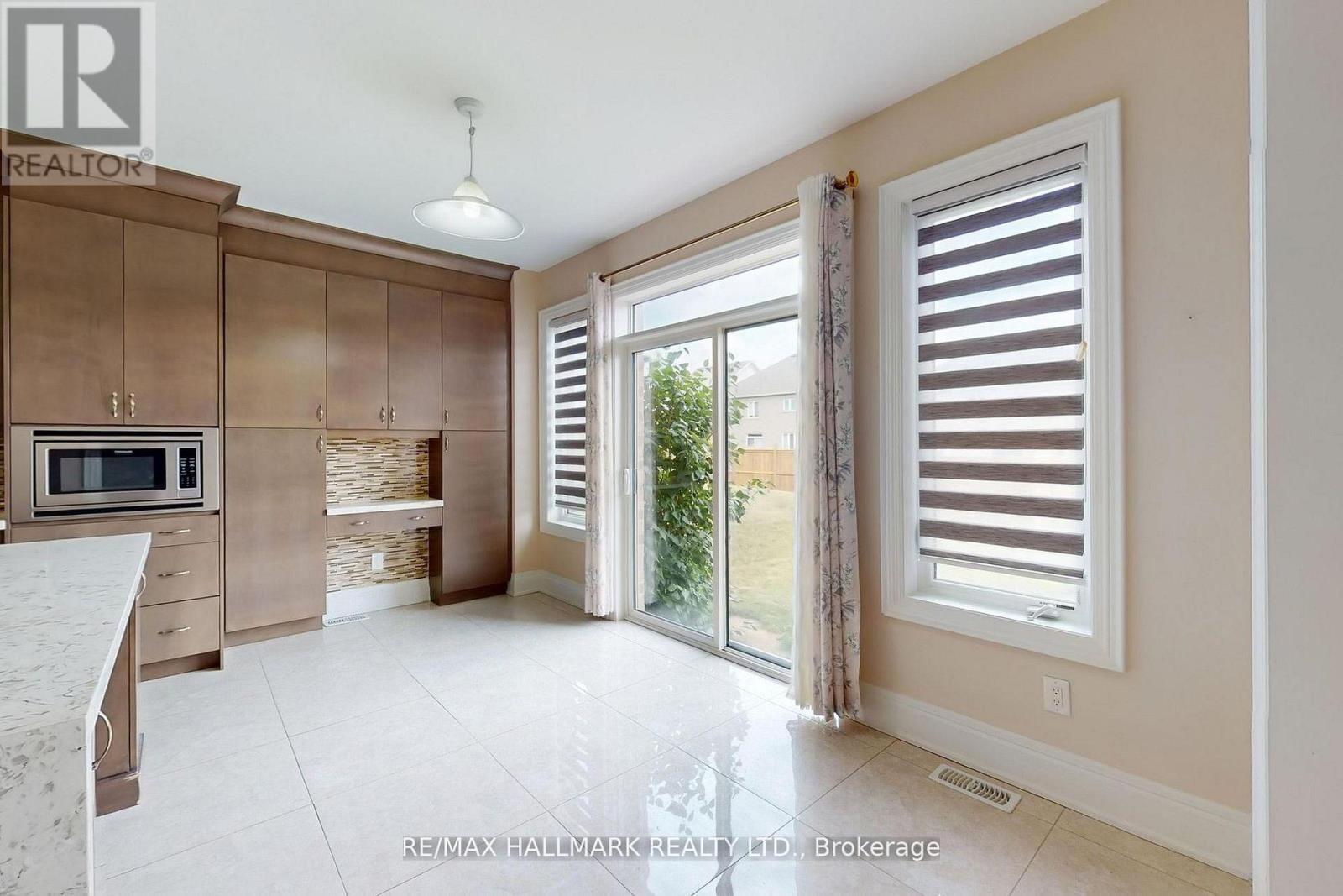 61 Mcisaac Drive, Springwater, ON - Indoor