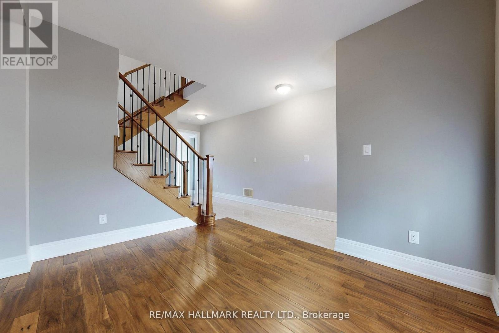 61 Mcisaac Drive, Springwater, ON - Indoor Photo Showing Other Room