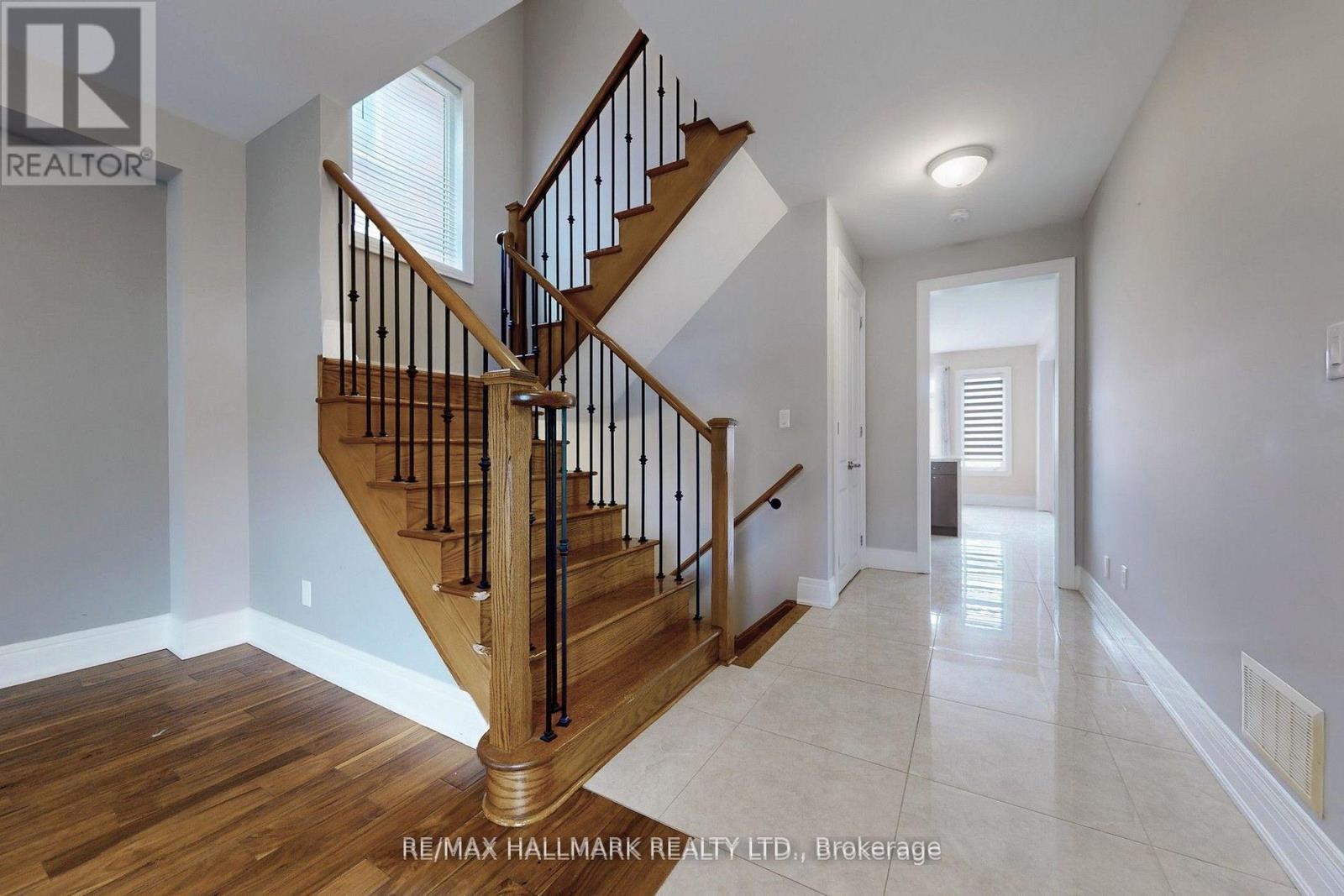 61 Mcisaac Drive, Springwater, ON - Indoor Photo Showing Other Room