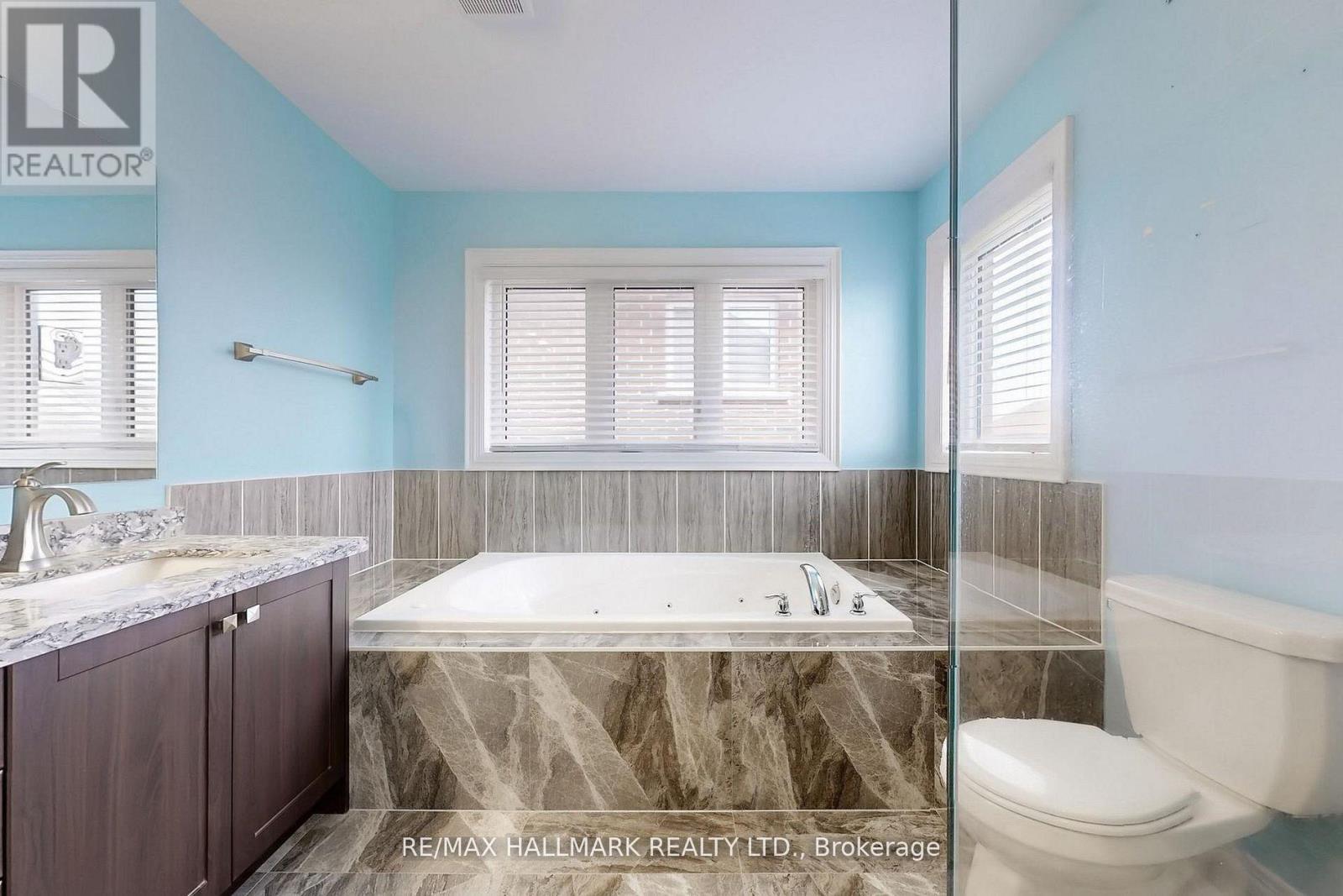 61 Mcisaac Drive, Springwater, ON - Indoor Photo Showing Bathroom