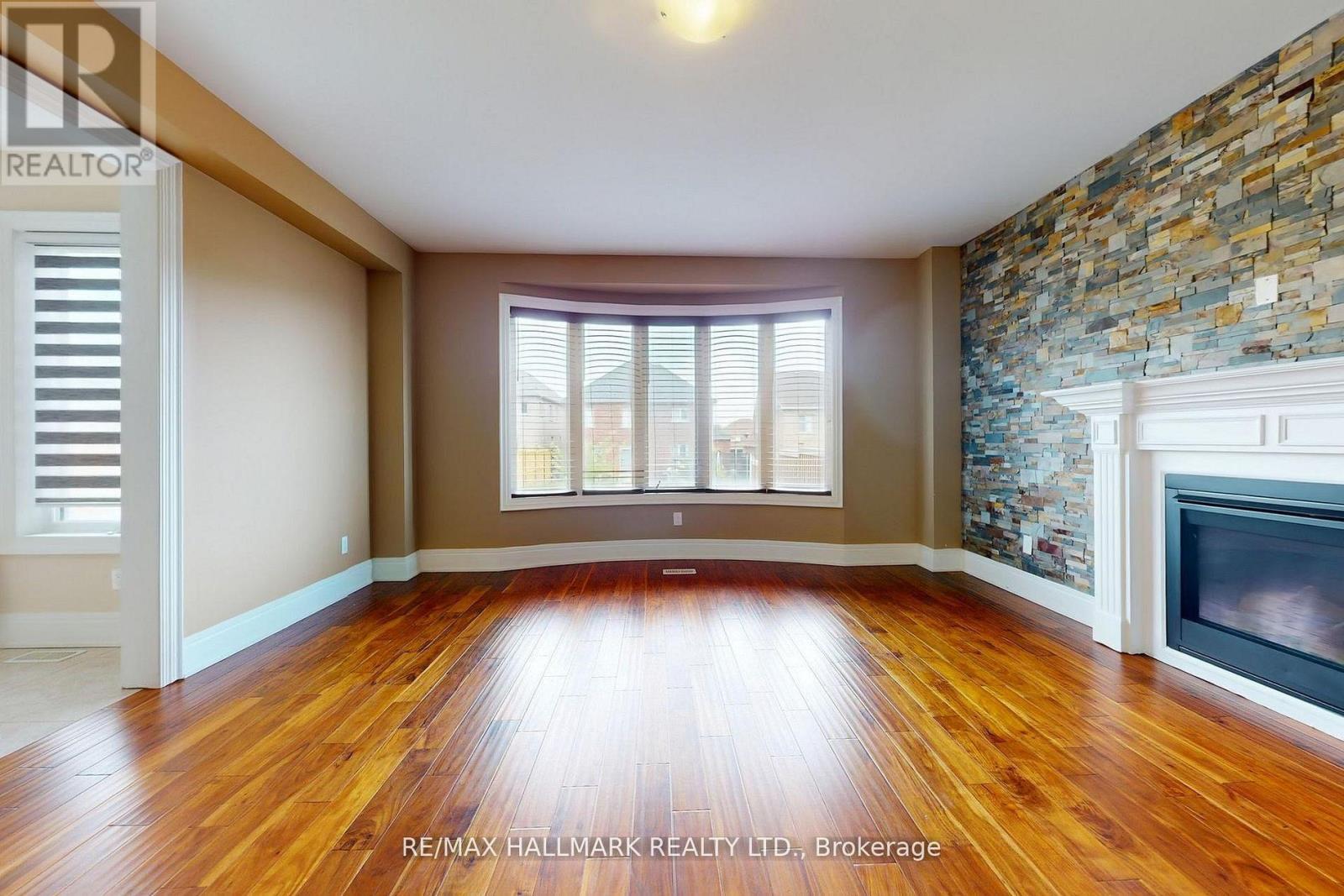 61 Mcisaac Drive, Springwater, ON - Indoor With Fireplace