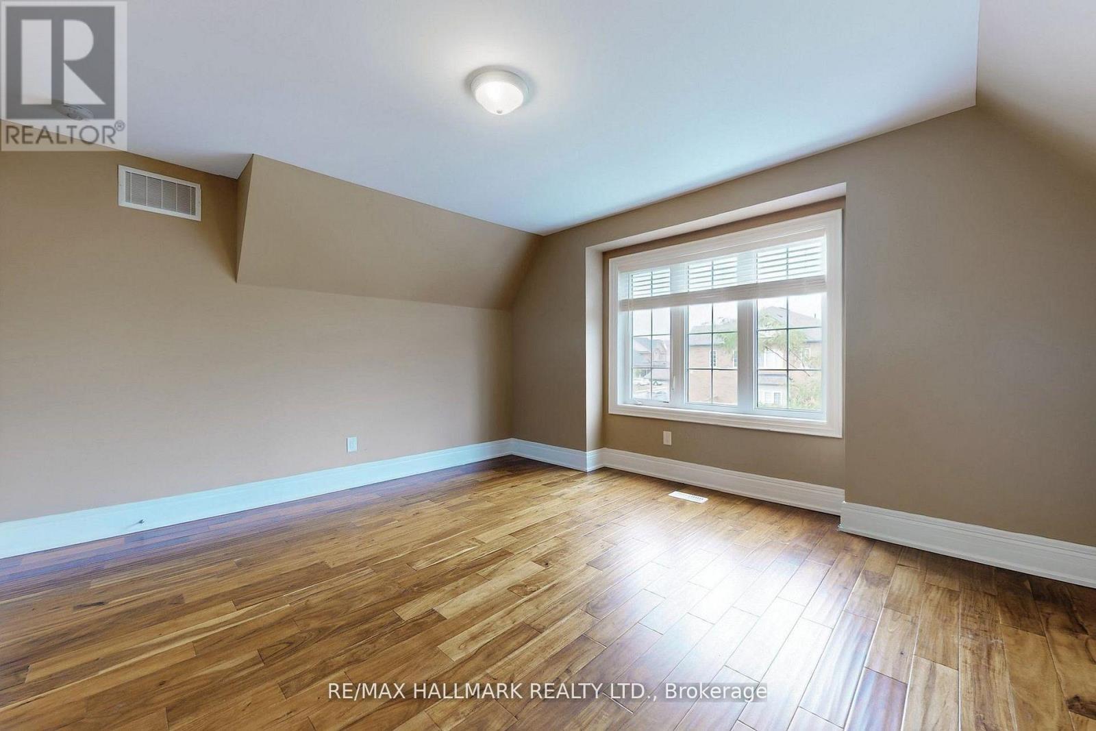 61 Mcisaac Drive, Springwater, ON - Indoor Photo Showing Other Room