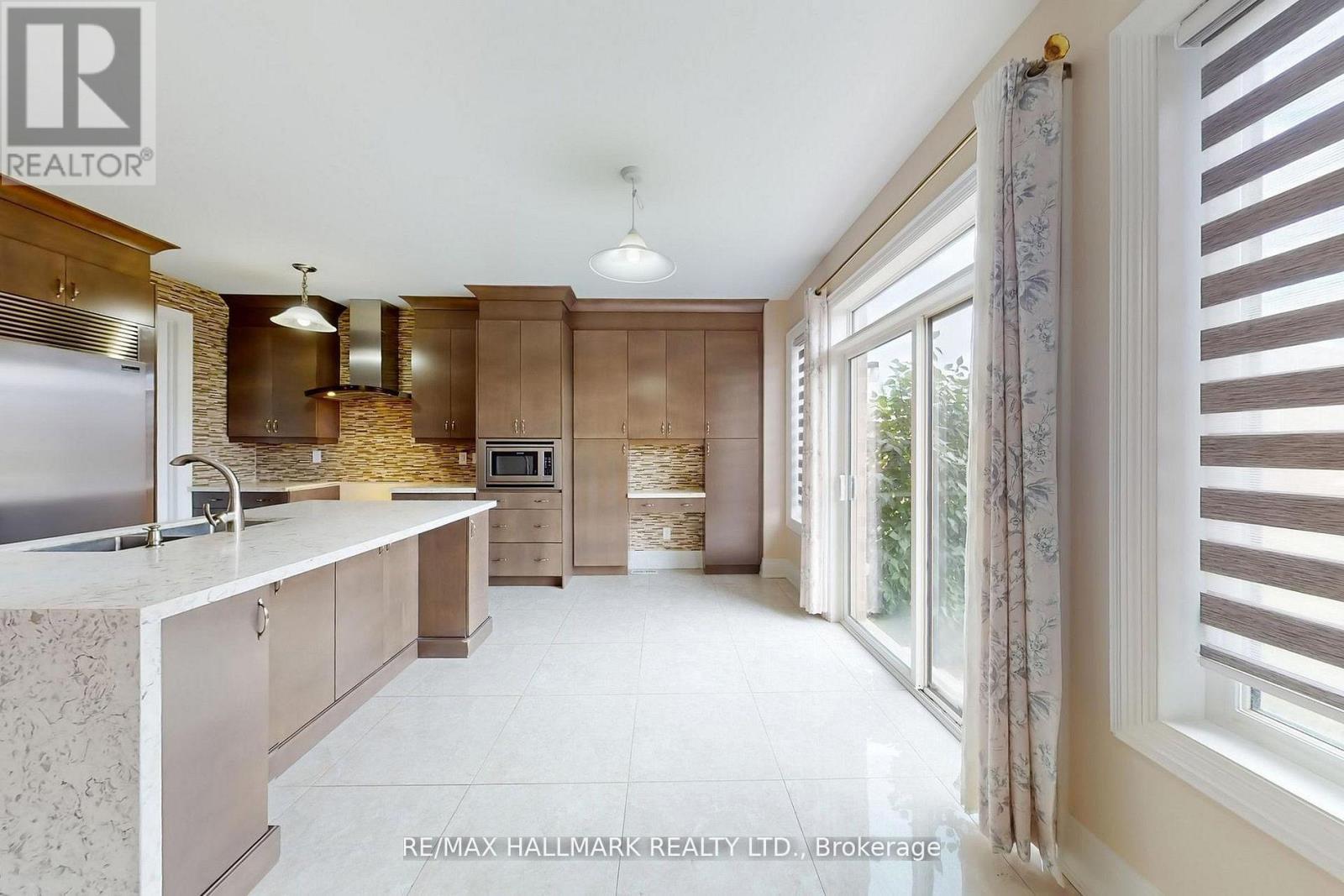 61 Mcisaac Drive, Springwater, ON - Indoor Photo Showing Kitchen