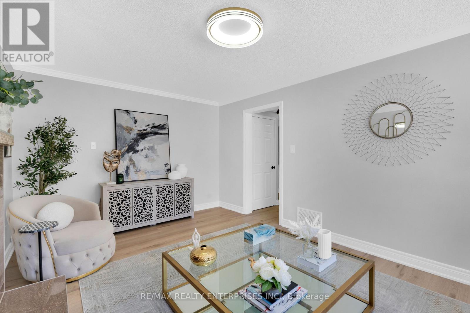 25 Porteous Circle, Brampton, ON - Indoor Photo Showing Living Room