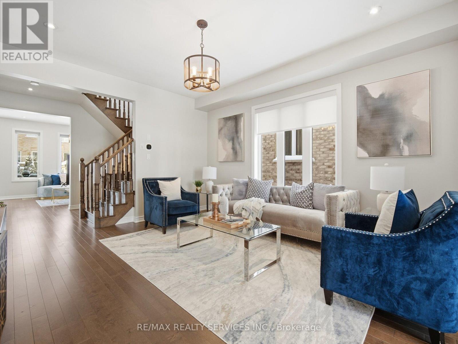 26 Yellow Sorrel Road, Brampton, ON - Indoor Photo Showing Living Room