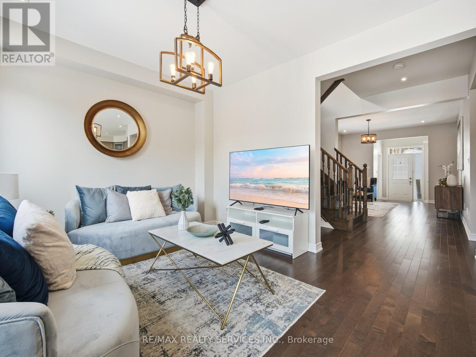 26 Yellow Sorrel Road, Brampton, ON - Indoor Photo Showing Living Room