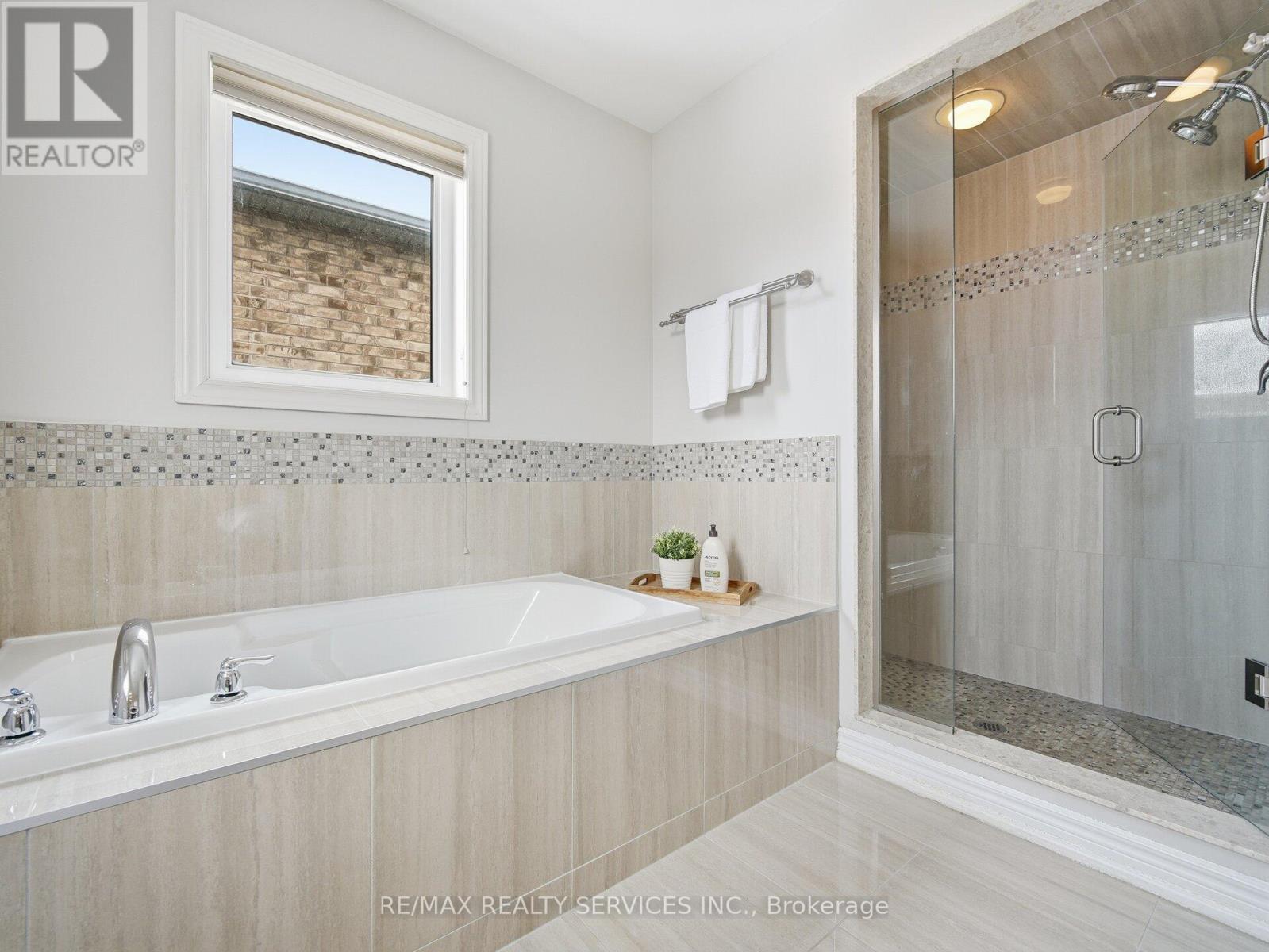 26 Yellow Sorrel Road, Brampton, ON - Indoor Photo Showing Bathroom