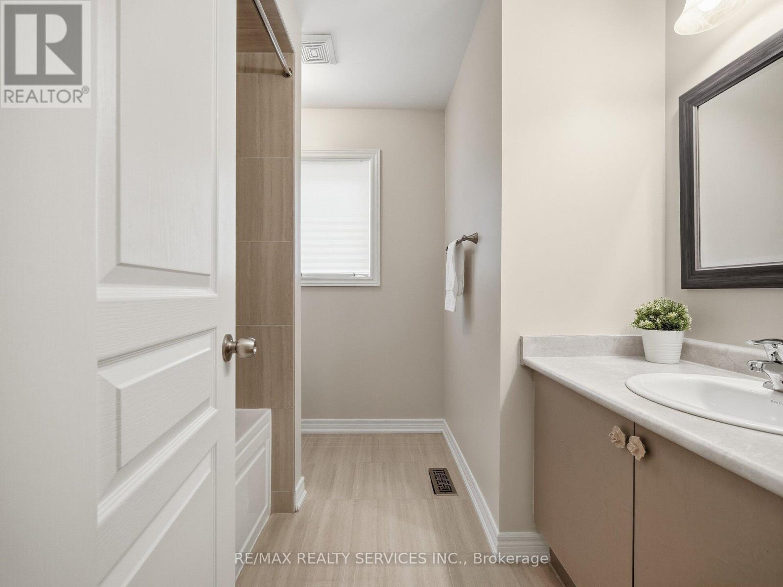 26 Yellow Sorrel Road, Brampton, ON - Indoor Photo Showing Bathroom