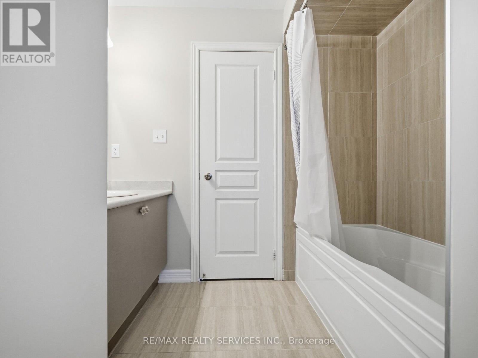 26 Yellow Sorrel Road, Brampton, ON - Indoor Photo Showing Bathroom