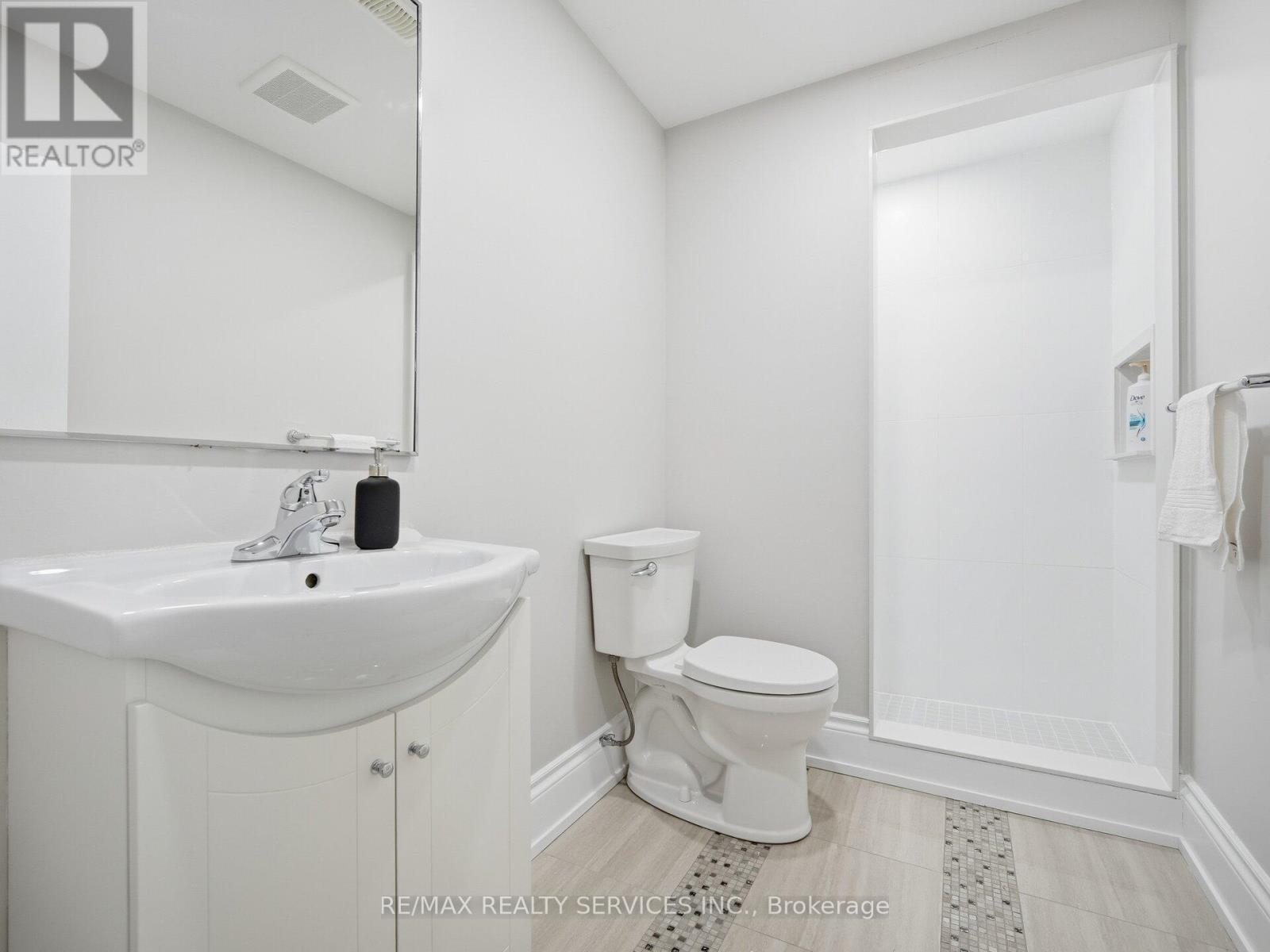26 Yellow Sorrel Road, Brampton, ON - Indoor Photo Showing Bathroom