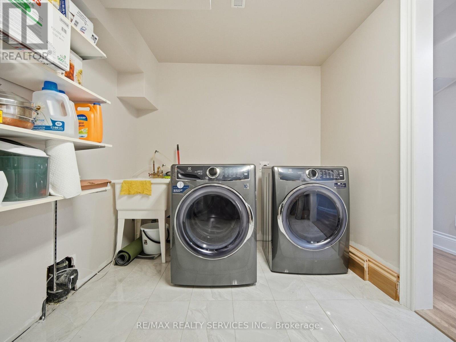 26 Yellow Sorrel Road, Brampton, ON - Indoor Photo Showing Laundry Room