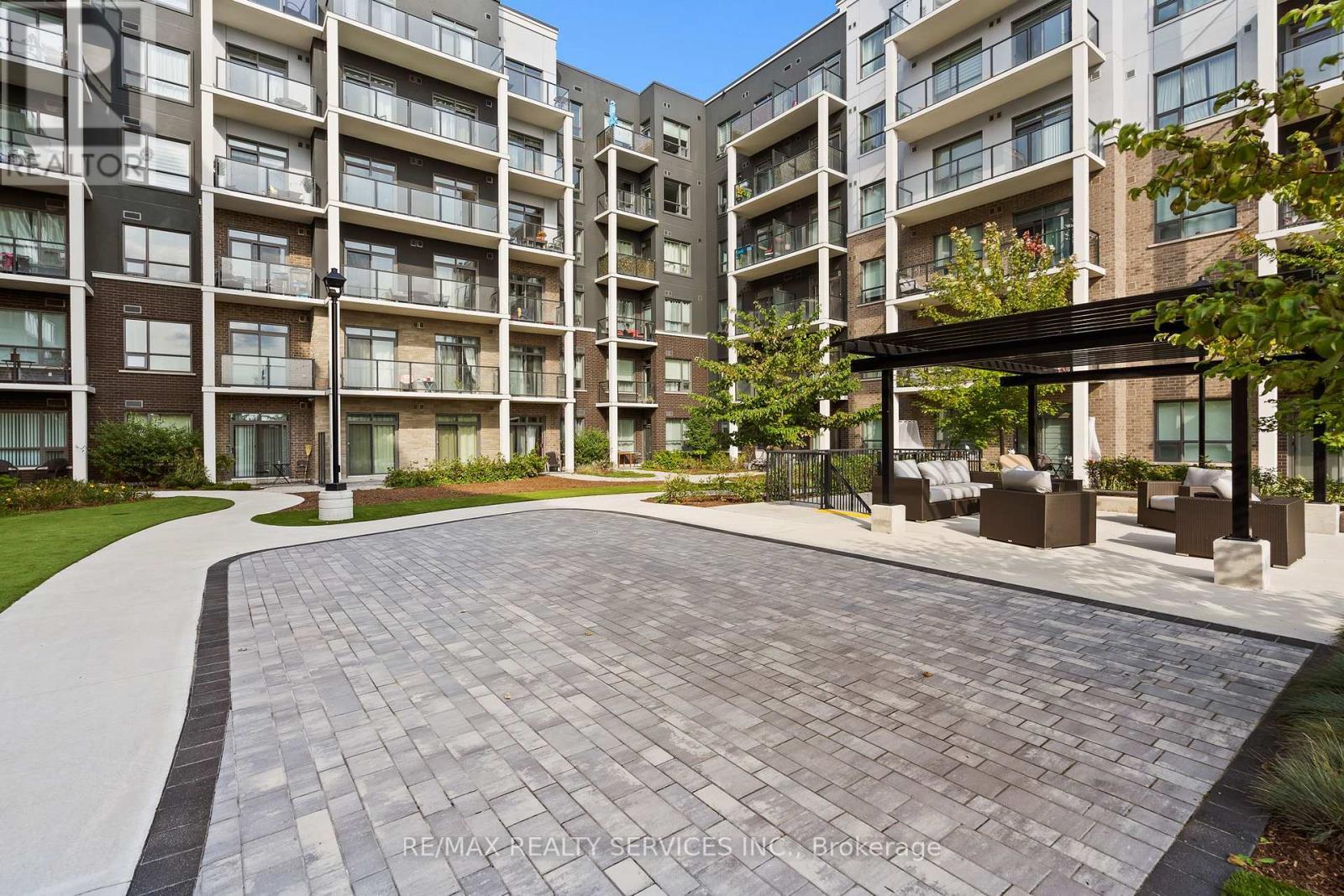 222 - 5055 Greenlane Road, Lincoln, ON - Outdoor With Balcony With Facade