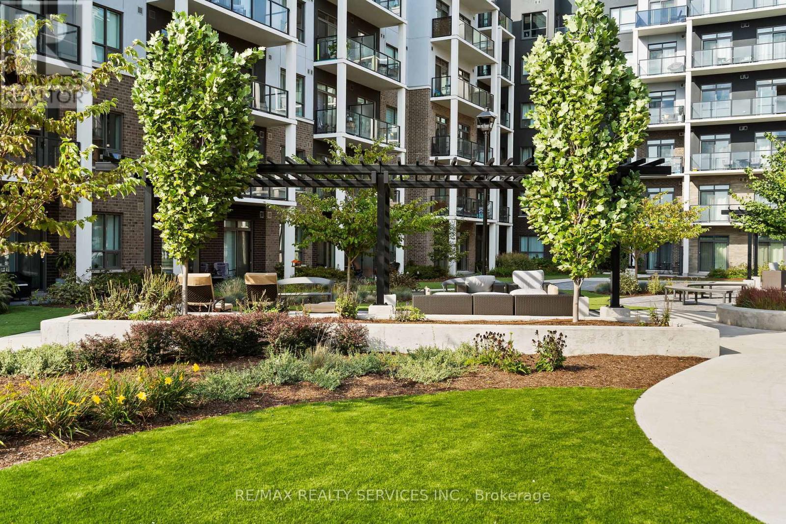 222 - 5055 Greenlane Road, Lincoln, ON - Outdoor With Balcony With Facade