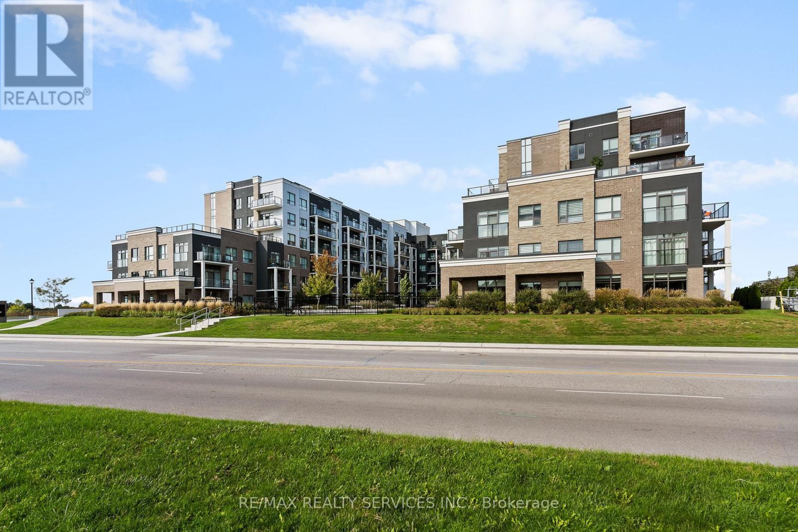 222 - 5055 Greenlane Road, Lincoln, ON - Outdoor With Balcony With Facade