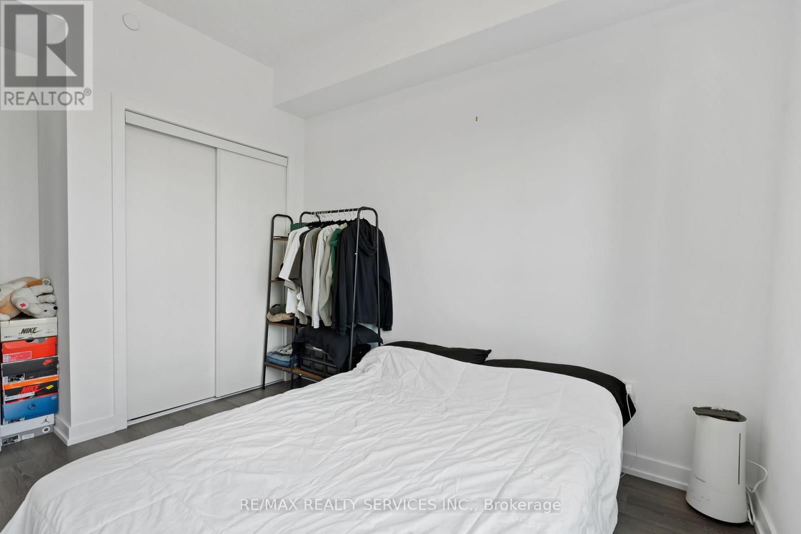 222 - 5055 Greenlane Road, Lincoln, ON - Indoor Photo Showing Bedroom