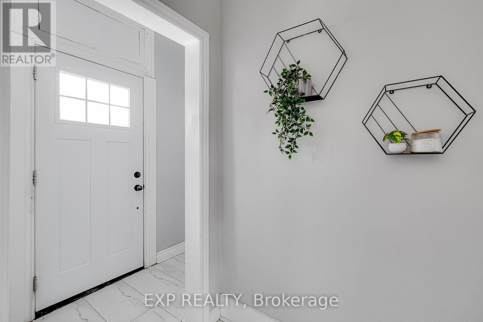 4 Madison Avenue, Hamilton, ON - Photo Showing Other Room