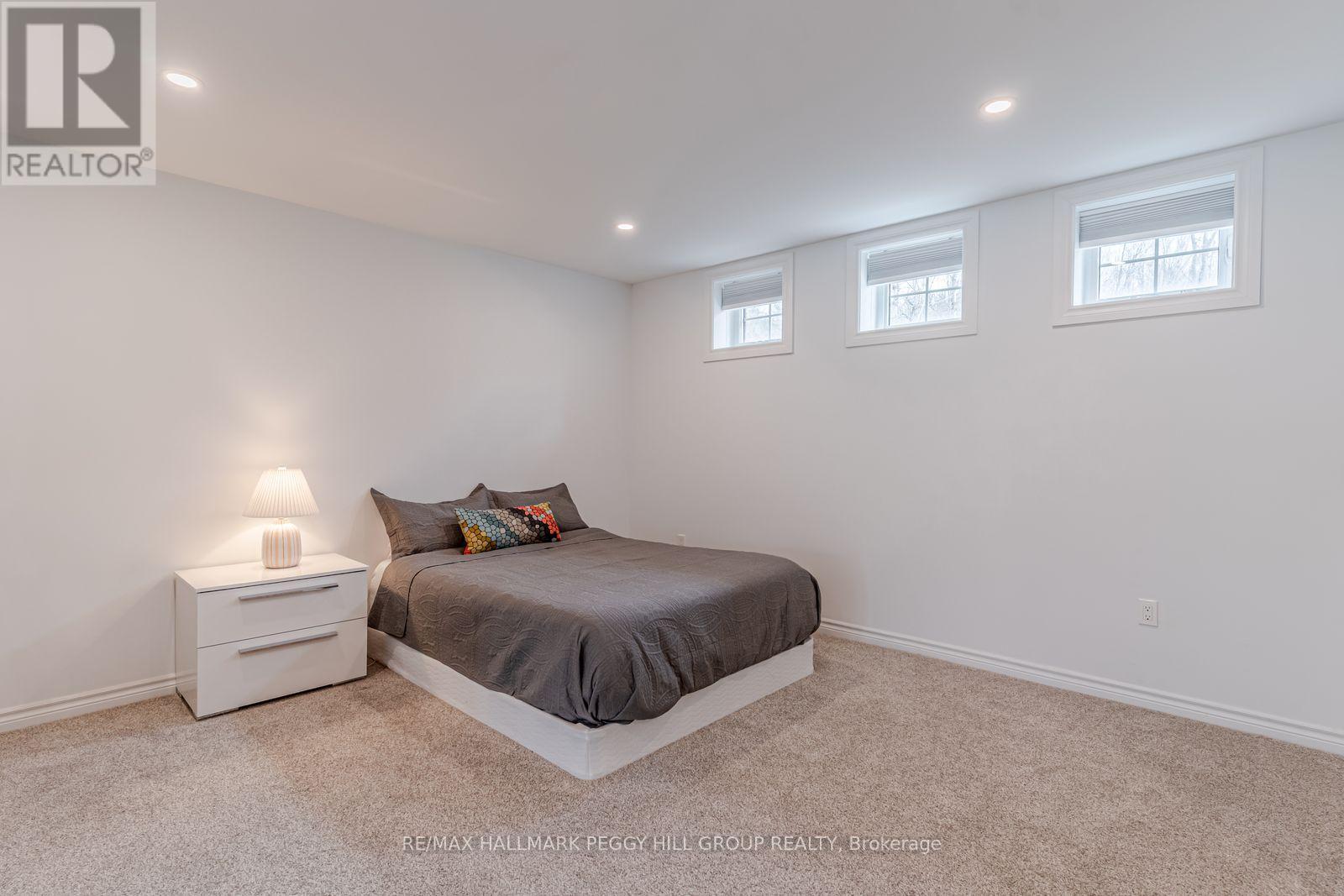 82 Diamond Valley Drive, Oro-Medonte, ON - Indoor Photo Showing Bedroom