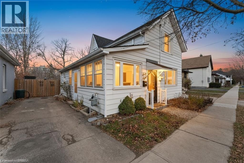 68 Oak Street, Brantford, ON - Outdoor