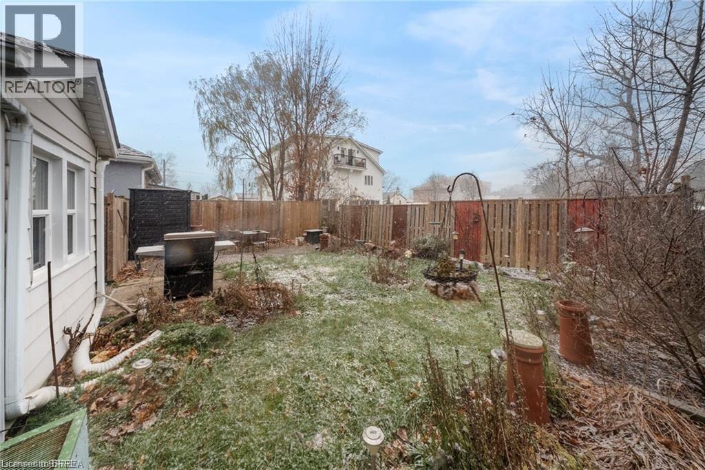 68 Oak Street, Brantford, ON - Outdoor