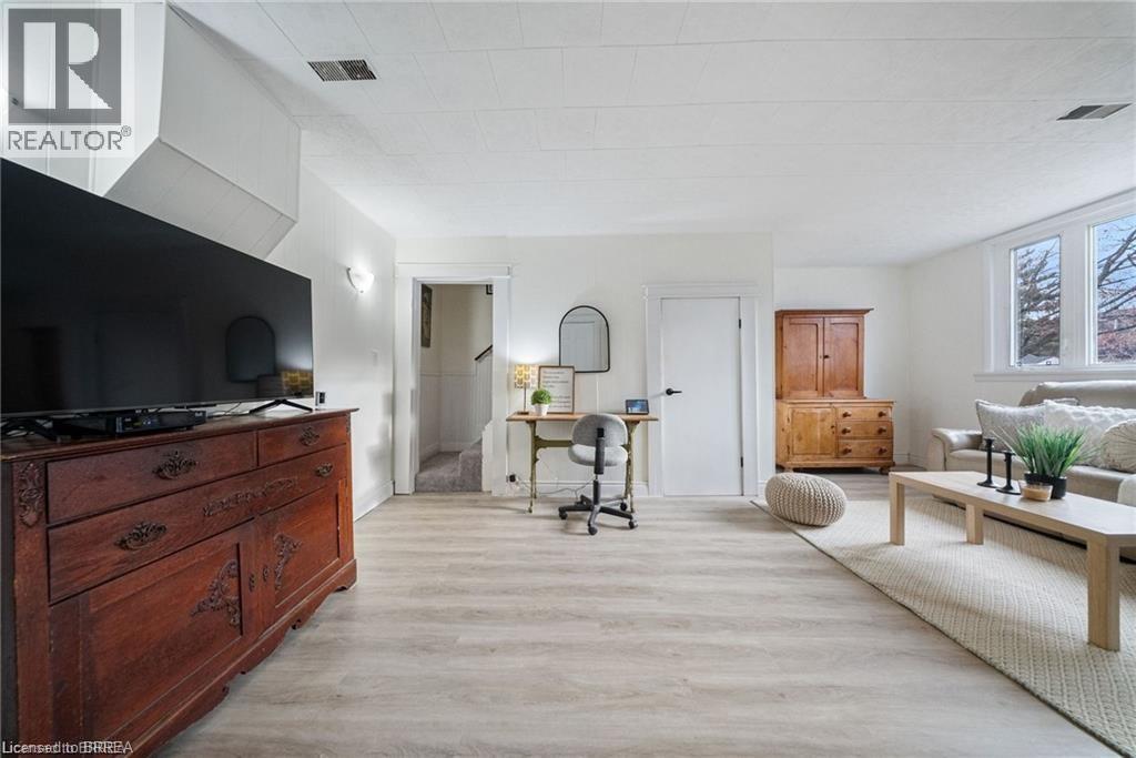 68 Oak Street, Brantford, ON - Indoor