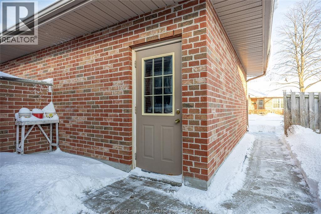 18-80 Centre Unit# 18, London, ON - Outdoor With Exterior