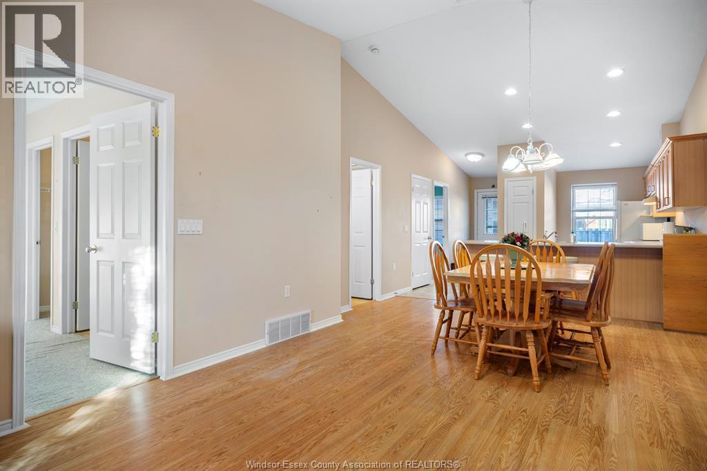 18-80 Centre Unit# 18, London, ON - Indoor Photo Showing Dining Room