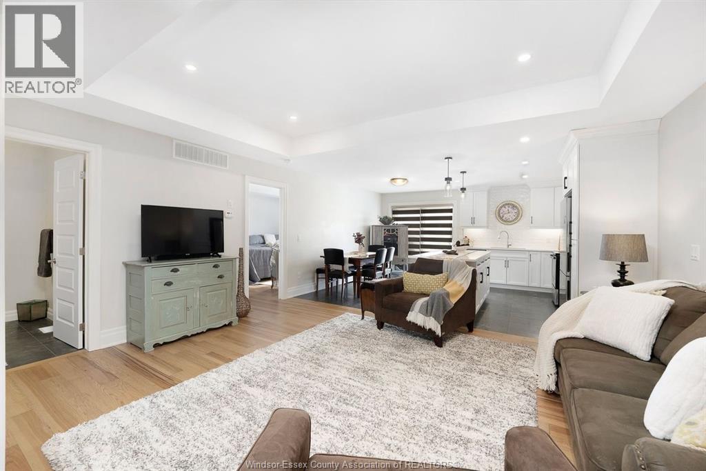 163 Lane Street, Essex, ON - Indoor Photo Showing Living Room