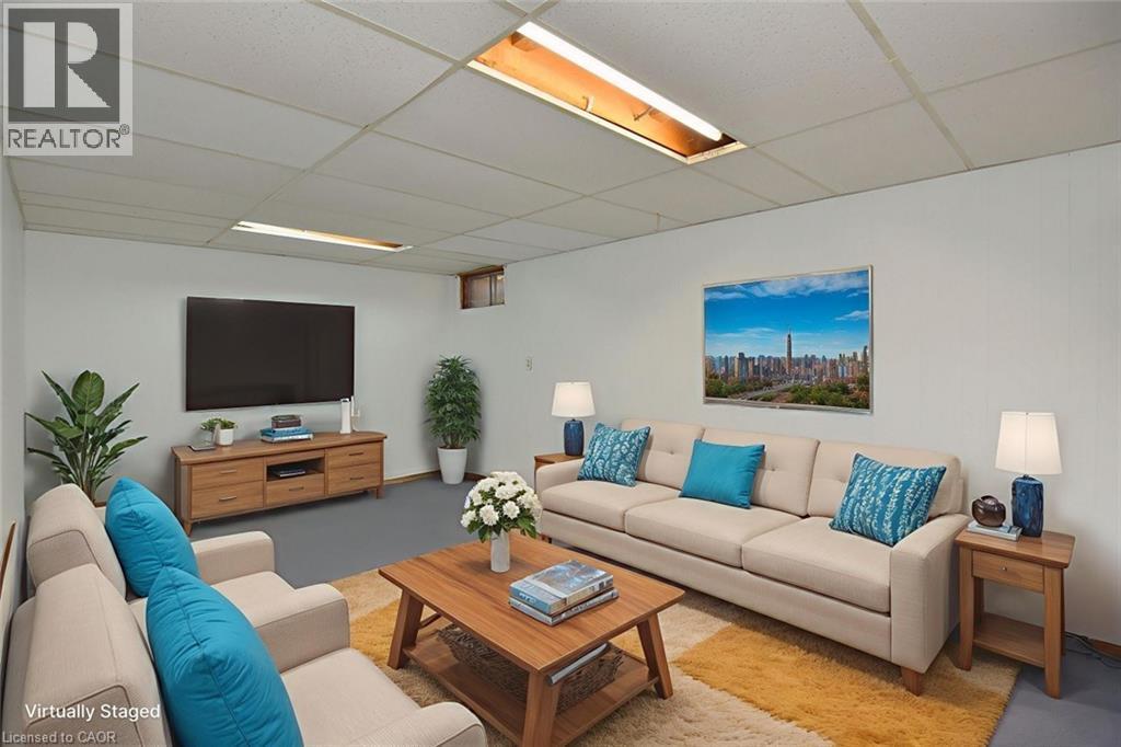 1564 Garth Street Unit# 30A, Hamilton, ON - Indoor Photo Showing Living Room