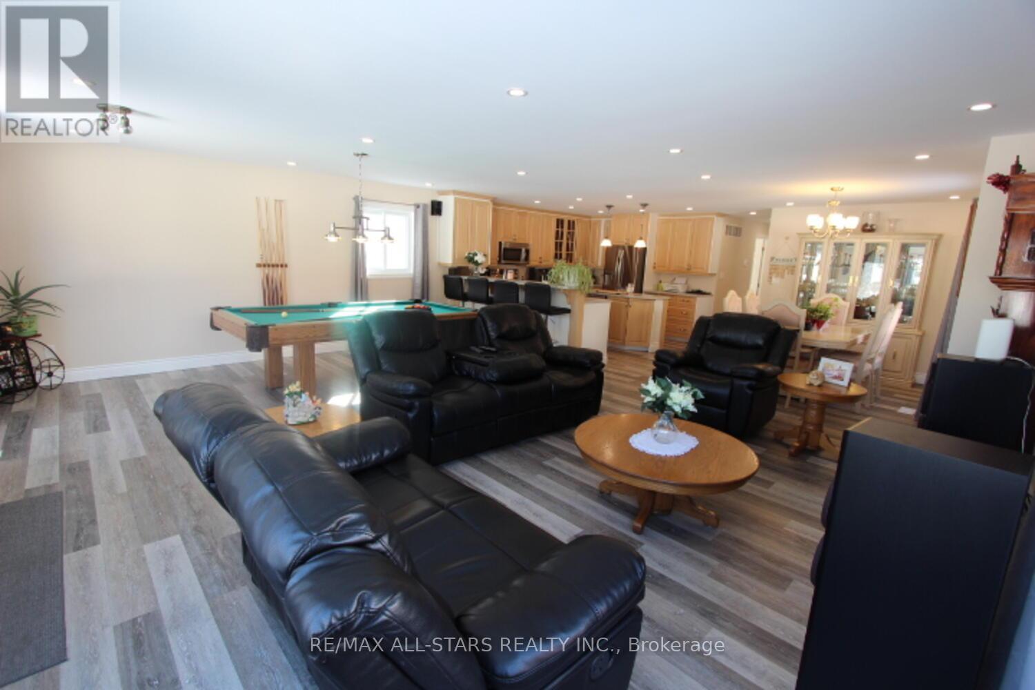 47 Need Street, Kawartha Lakes (Bobcaygeon), ON - Indoor Photo Showing Living Room