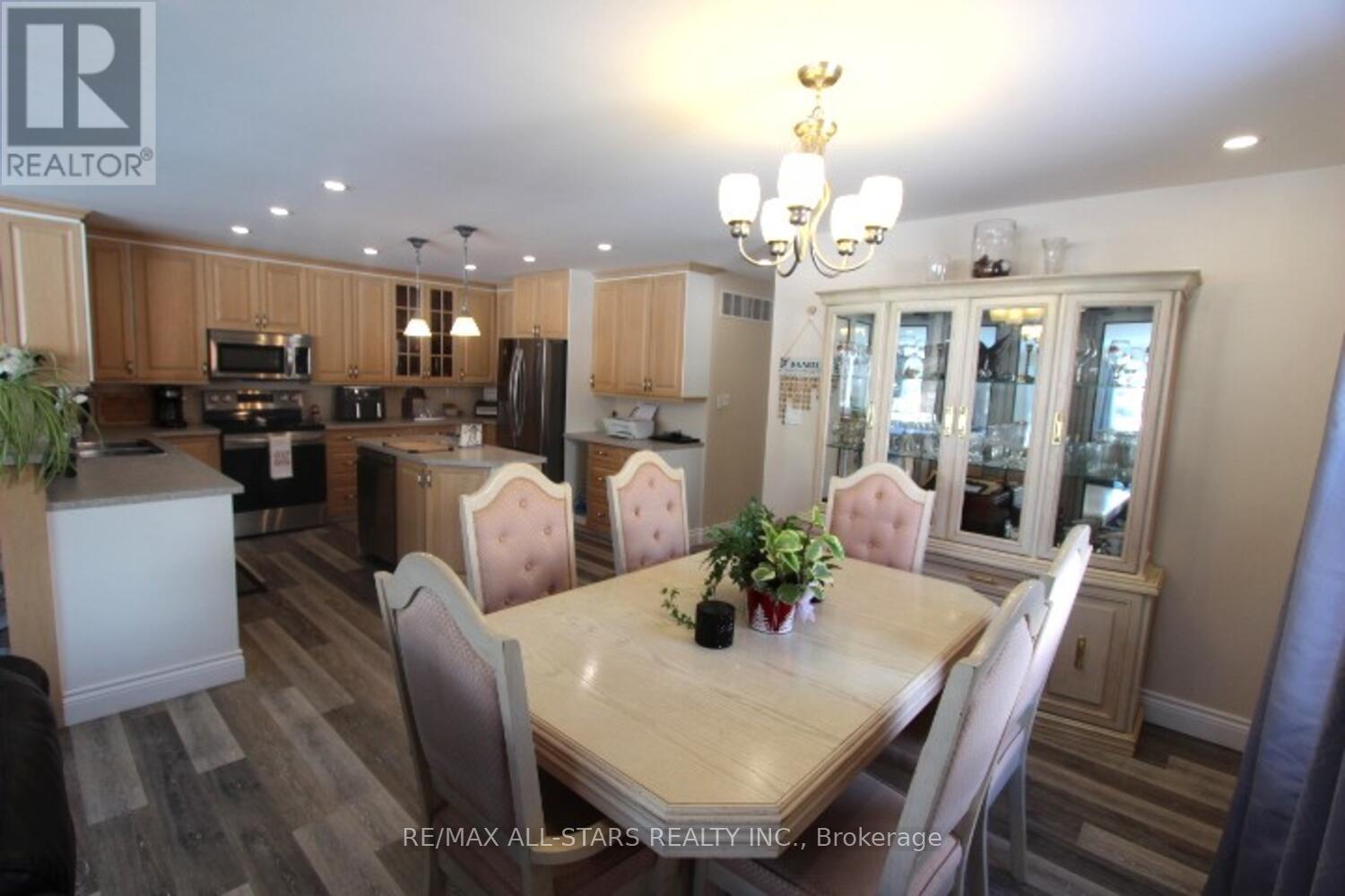 47 Need Street, Kawartha Lakes (Bobcaygeon), ON - Indoor Photo Showing Dining Room