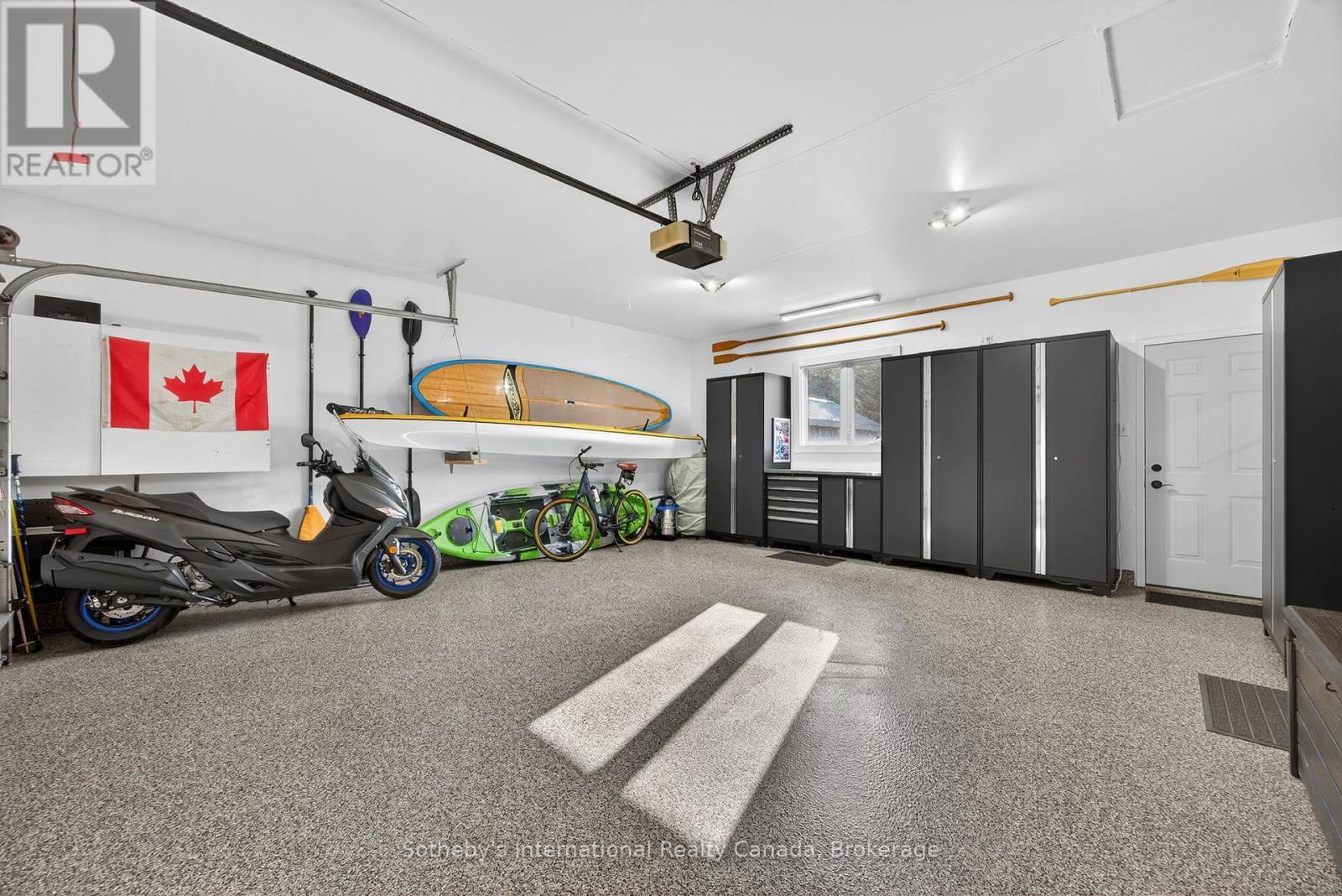 35 Elgin Street S, Blue Mountains, ON - Indoor Photo Showing Garage