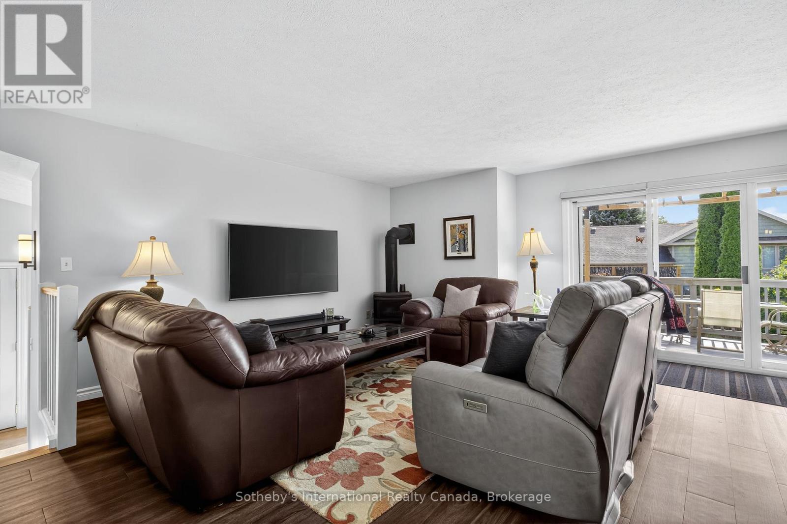 35 Elgin Street S, Blue Mountains, ON - Indoor Photo Showing Living Room