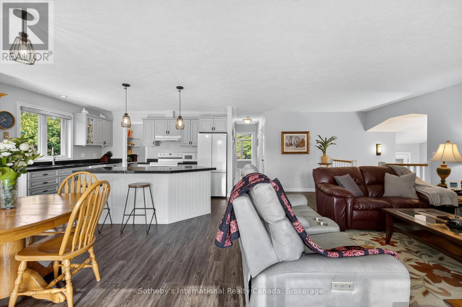 35 Elgin Street S, Blue Mountains, ON - Indoor