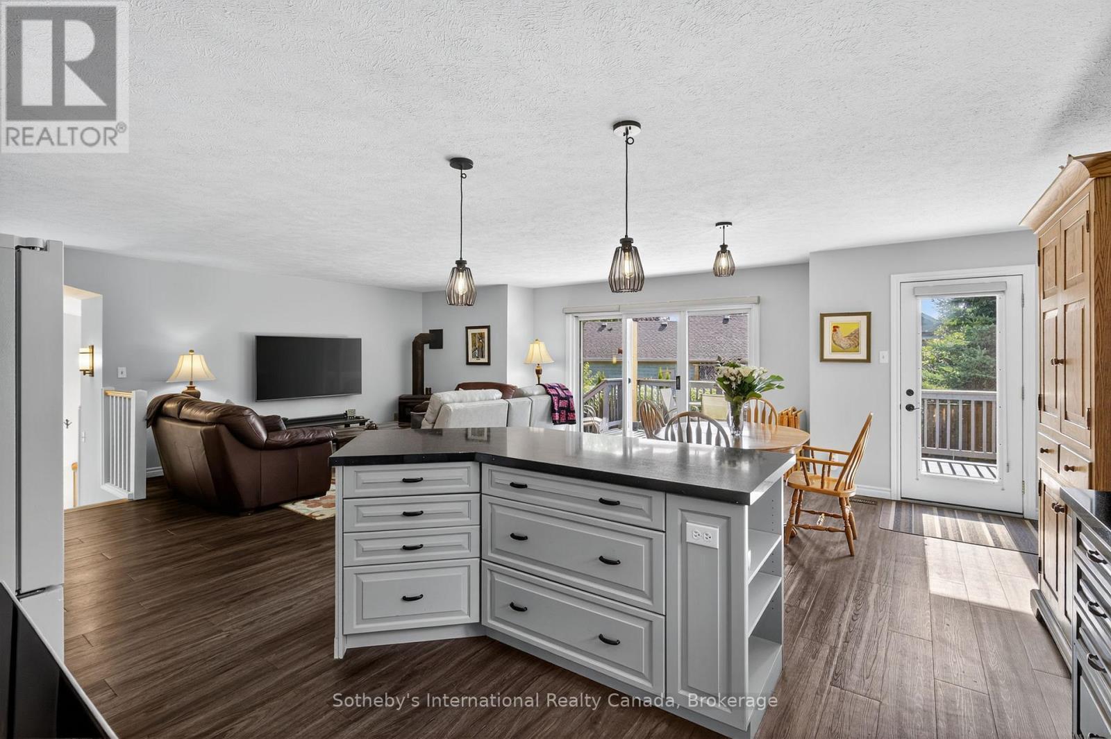 35 Elgin Street S, Blue Mountains, ON - Indoor