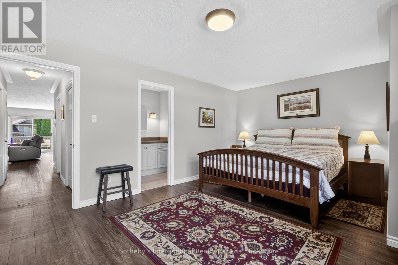 35 Elgin Street S, Blue Mountains, ON - Indoor Photo Showing Bedroom