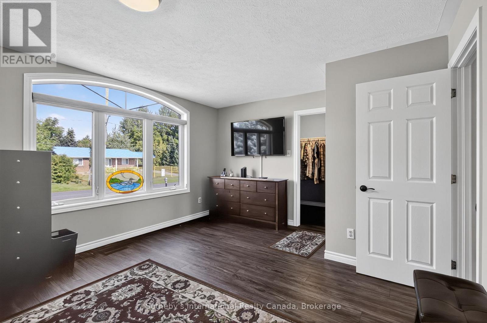 35 Elgin Street S, Blue Mountains, ON - Indoor