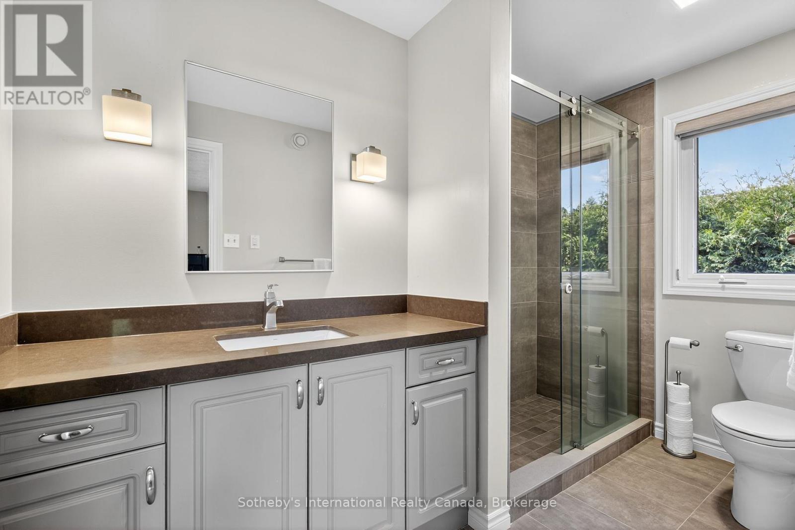 35 Elgin Street S, Blue Mountains, ON - Indoor Photo Showing Bathroom