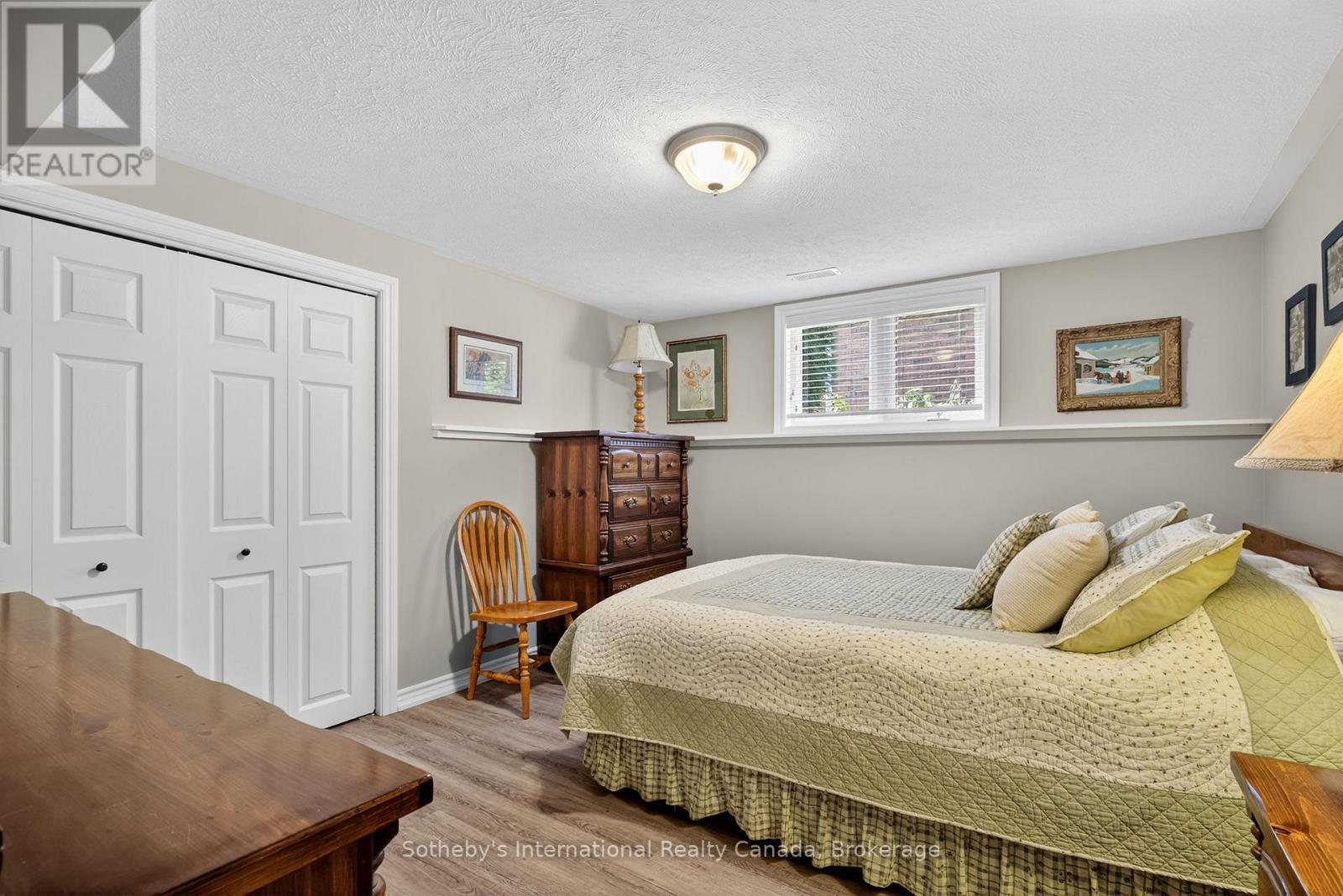 35 Elgin Street S, Blue Mountains, ON - Indoor Photo Showing Bedroom