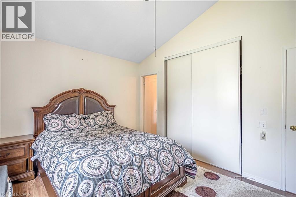 375 Silverbirch Boulevard, Hamilton, ON - Indoor Photo Showing Bedroom