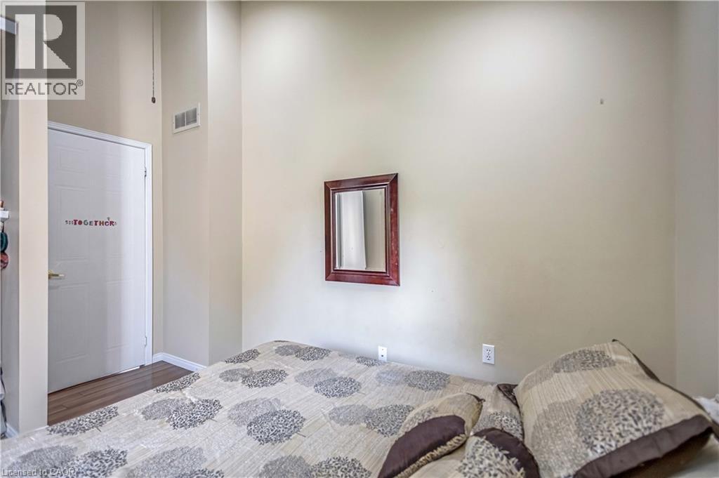 375 Silverbirch Boulevard, Hamilton, ON - Indoor Photo Showing Bedroom