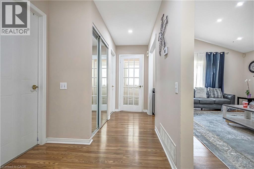 375 Silverbirch Boulevard, Hamilton, ON - Indoor Photo Showing Other Room